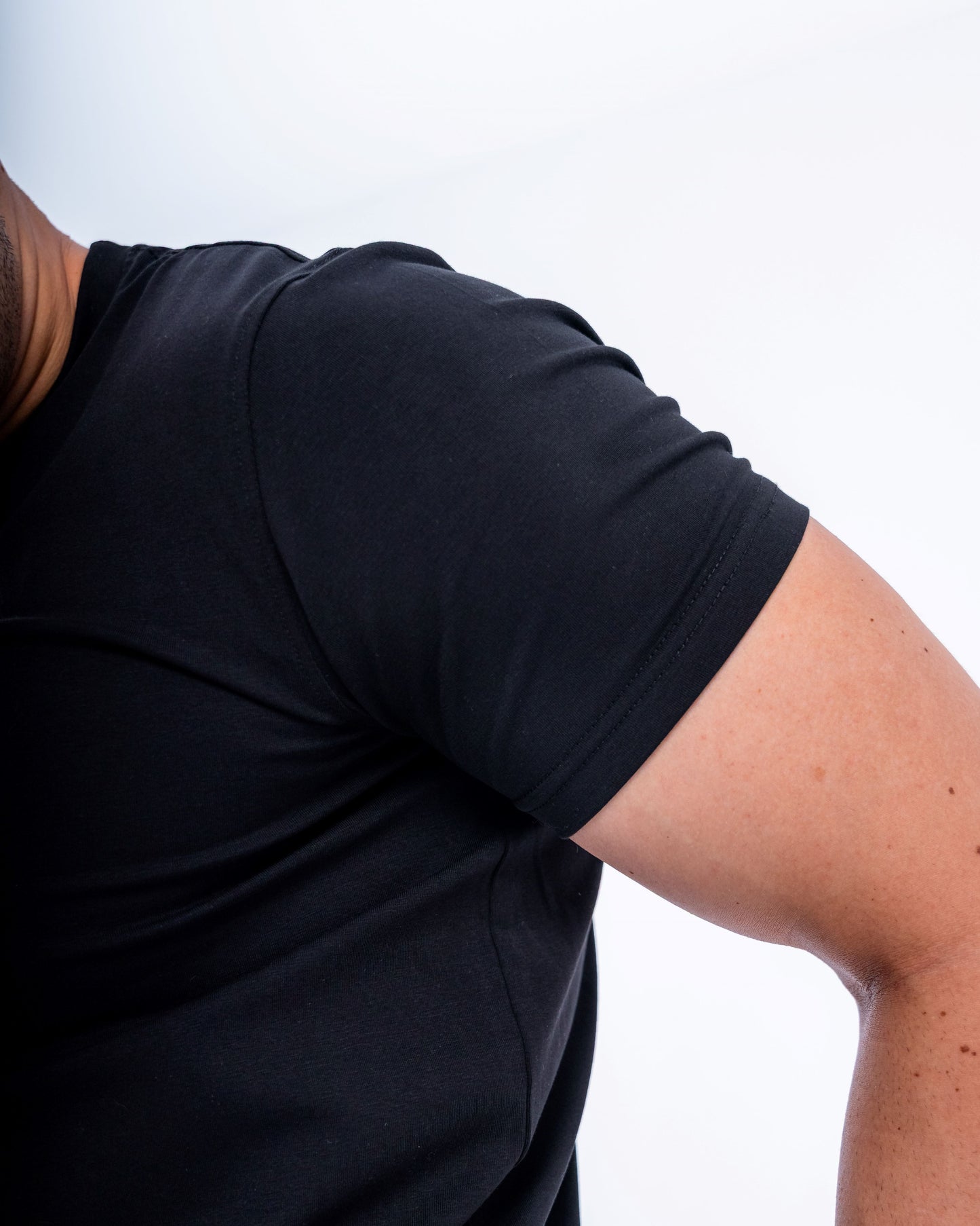 EVOLVE® BLACK MUSCLE TEE